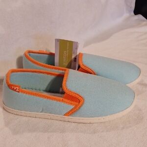 ULTRAIDEAS Slip-On Slippers- Light Blue and Orange- Women's Size 8